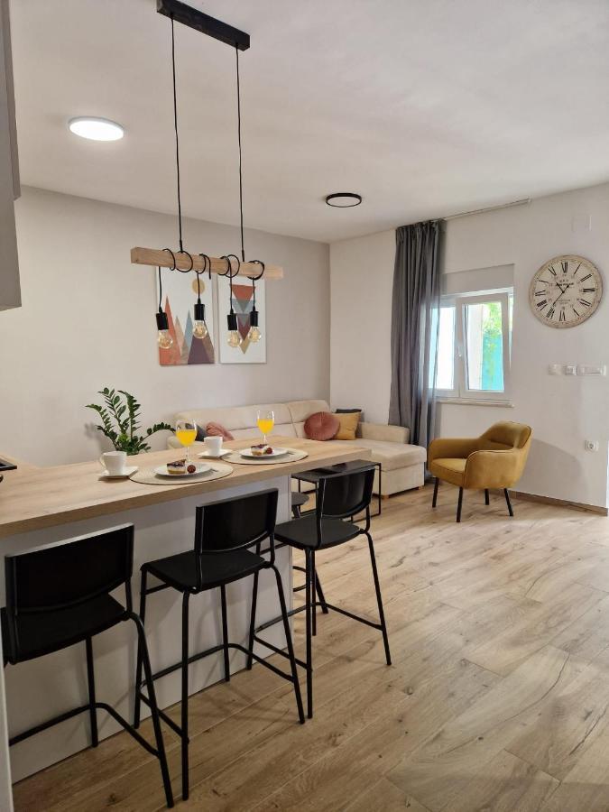 "Apartments Petra - 2 Bedroom With Swimming Pool" Cilipi Exterior photo