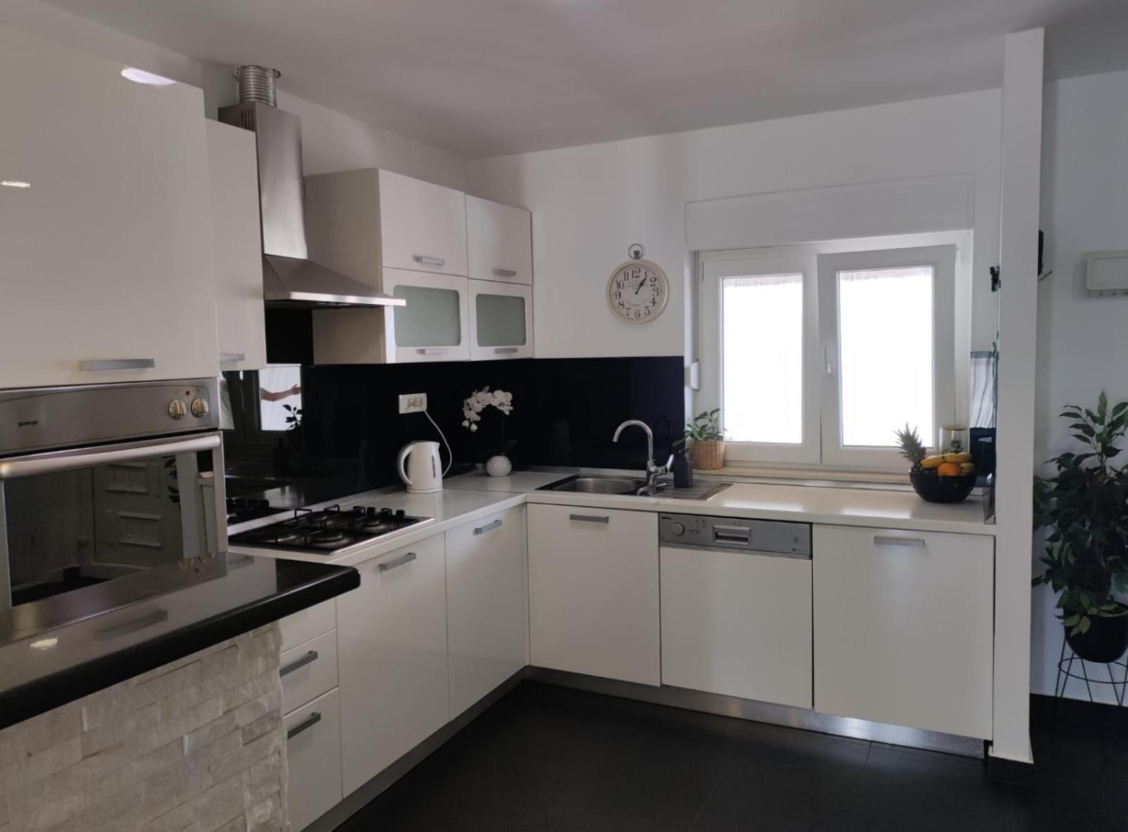 "Apartments Petra - 2 Bedroom With Swimming Pool" Cilipi Exterior photo